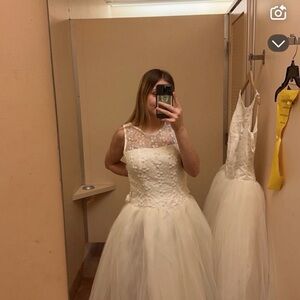 Elegant White Lace Wedding Dress